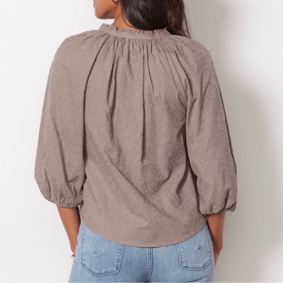 Evereve Palmer Embroidered Blouse Top Button Front Neutral Mocha Size Medium - Picture 2 of 11